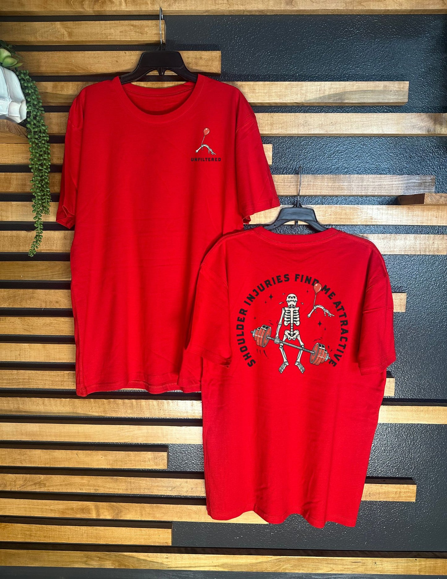 SHOULDER INJURIES FIND ME ATTRACTIVE UNISEX TEE