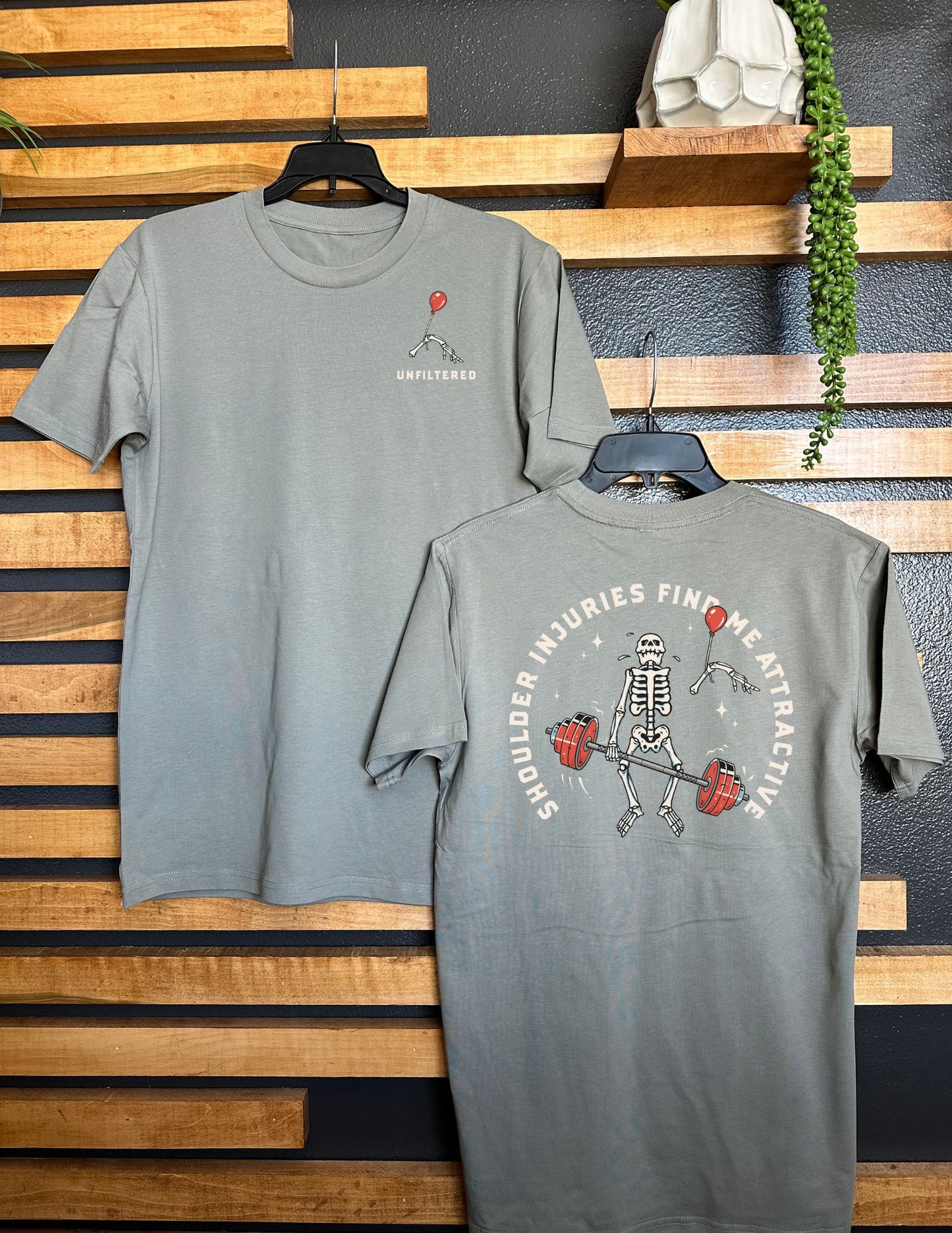 SHOULDER INJURIES FIND ME ATTRACTIVE UNISEX TEE