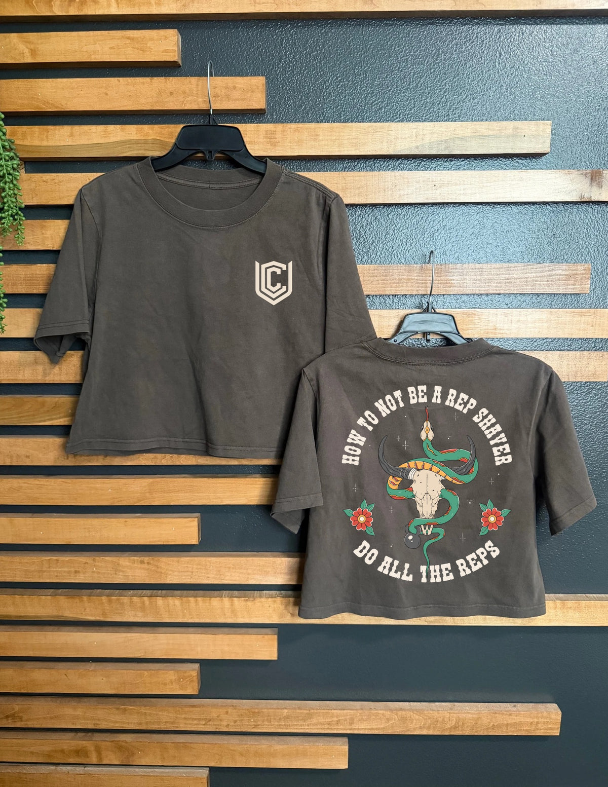REP SHAVER WOMENS CROPPED TEE