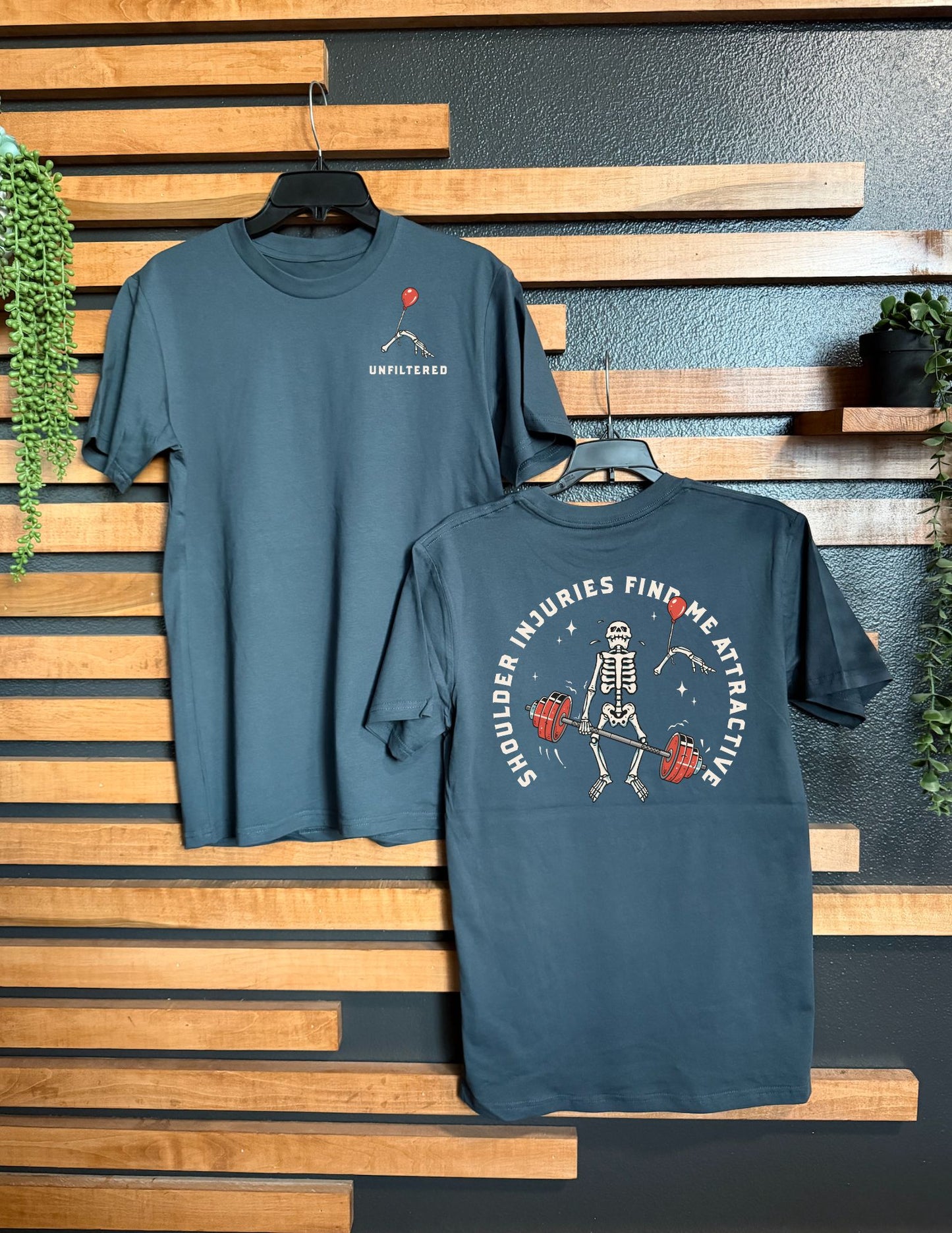 SHOULDER INJURIES FIND ME ATTRACTIVE UNISEX TEE