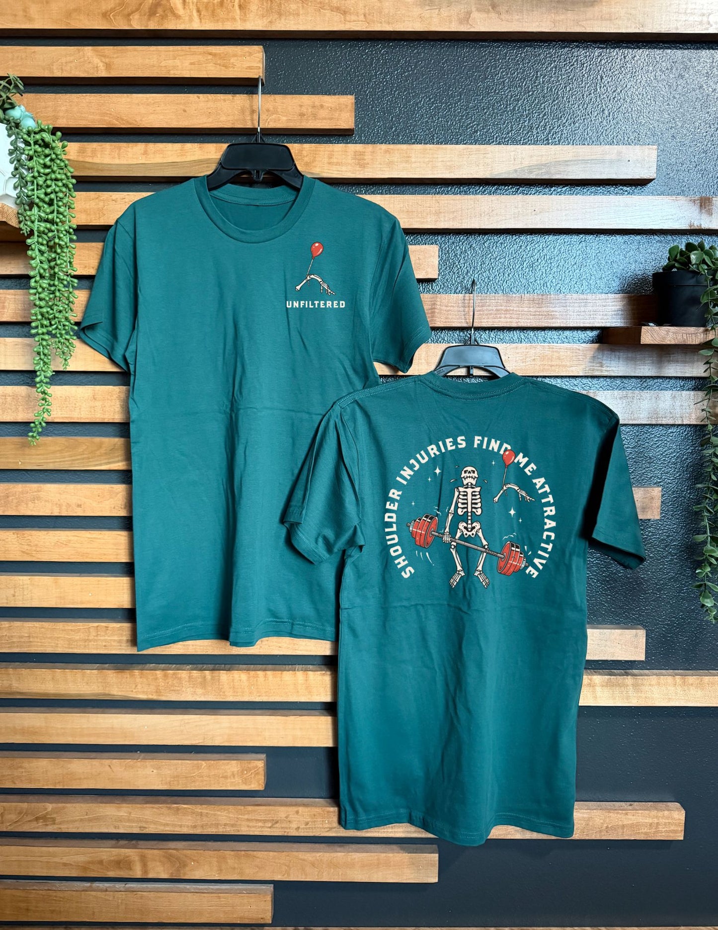 SHOULDER INJURIES FIND ME ATTRACTIVE UNISEX TEE