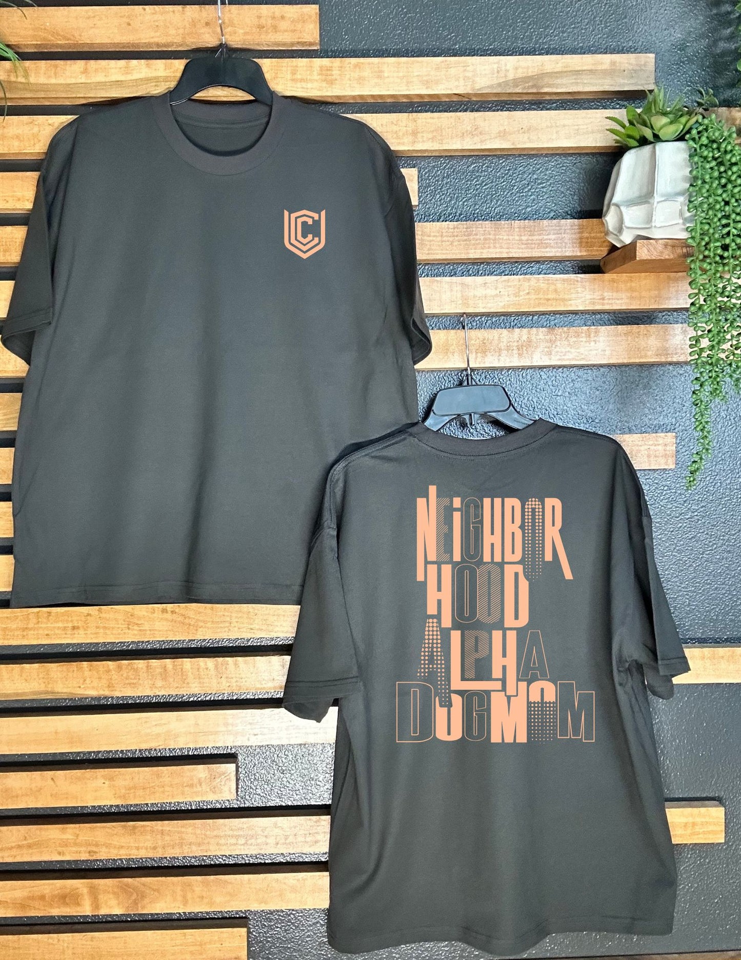 NEIGHBORHOOD ALPHA DOGMOM OVERSIZED TEE
